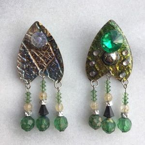 Vintage Jewelry - Vintage Handmade Green Beaded Earrings Vintage Jewelry - Vintage Handmade Green Beaded Earrings